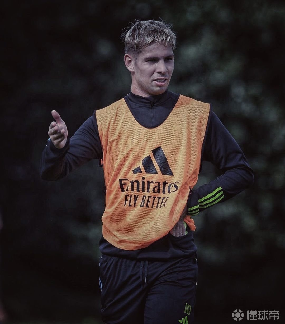 阿森纳发布备战花絮，今夜主帅复盘，社区盾任务艰巨，轮换策略成焦点(阿森纳对热刺观后感)