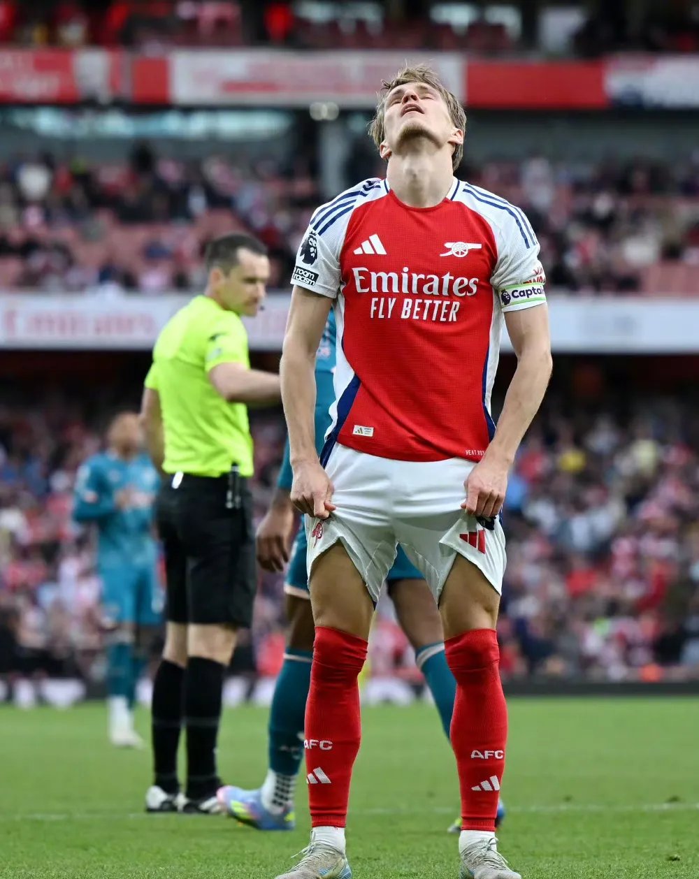 阿森纳发布备战花絮，今夜主帅复盘，社区盾任务艰巨，轮换策略成焦点(阿森纳对热刺观后感)